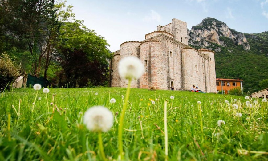 Image 15: Marche: soggiorno per 2 con colazione o mezza pensione 