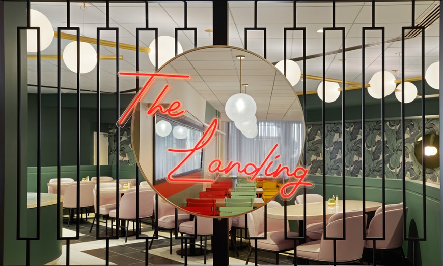 Image 11: Member Pricing: 4* Hotel Near Venice Beach With Shuttle, Pool 