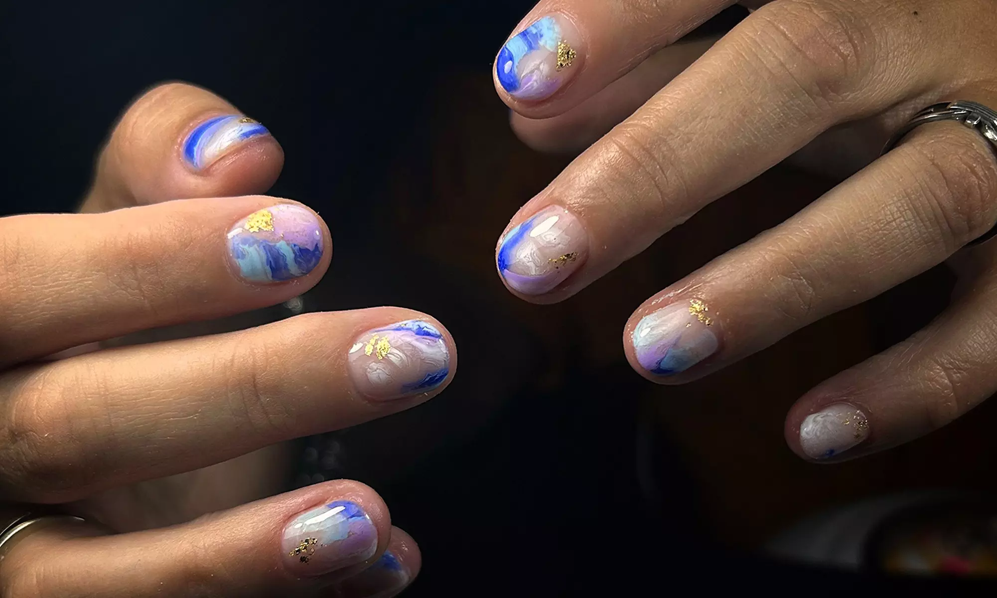 Manicura, pedicura o uñas acrílicas con esmaltado monocolor a elegir