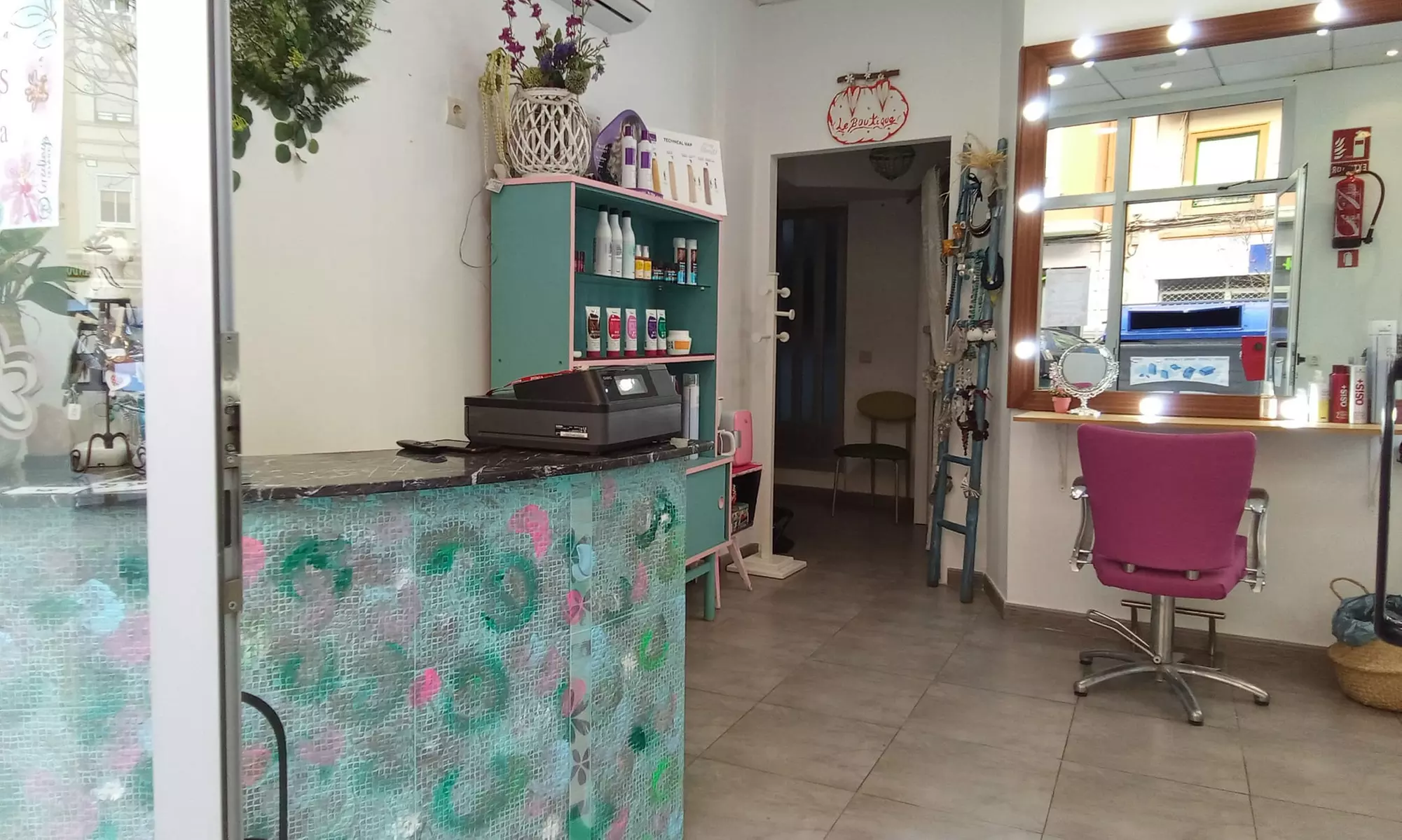 Peluquería con lavado, hidratación, corte, peinado y opción a color