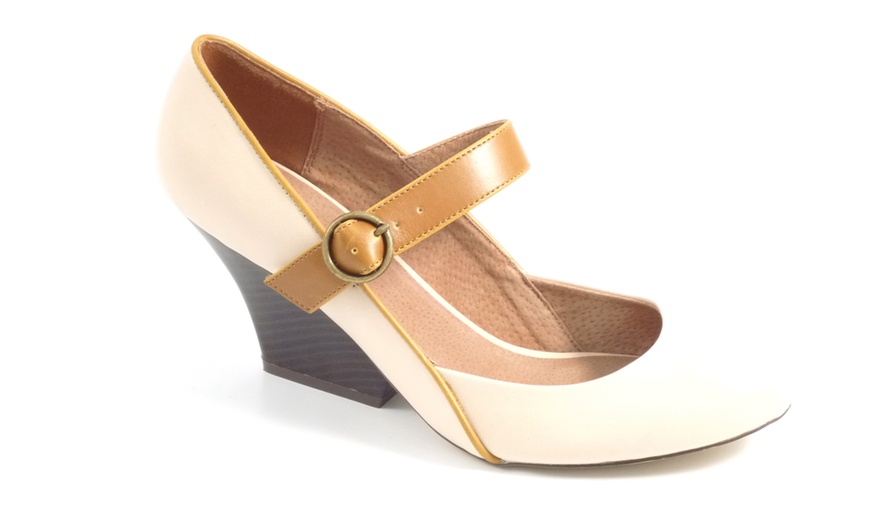 Image 6: Peep-Toe Wedge Shoes