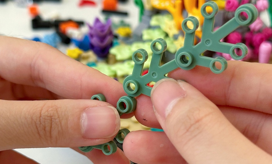 Image 15: Aquarium Building Block Kit with Night Lights - 570 Pieces