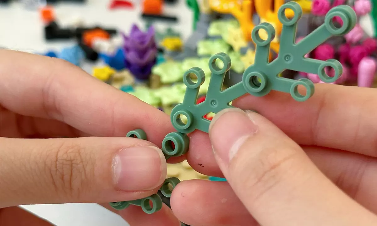 Aquarium Building Block Kit with Night Lights - 570 Pieces