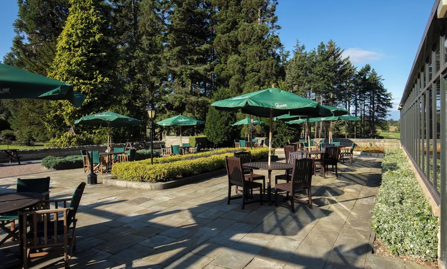 Image 3: Northumberland: 1 Night Stay w/Breakfast, Dining Credit, and Late C/O