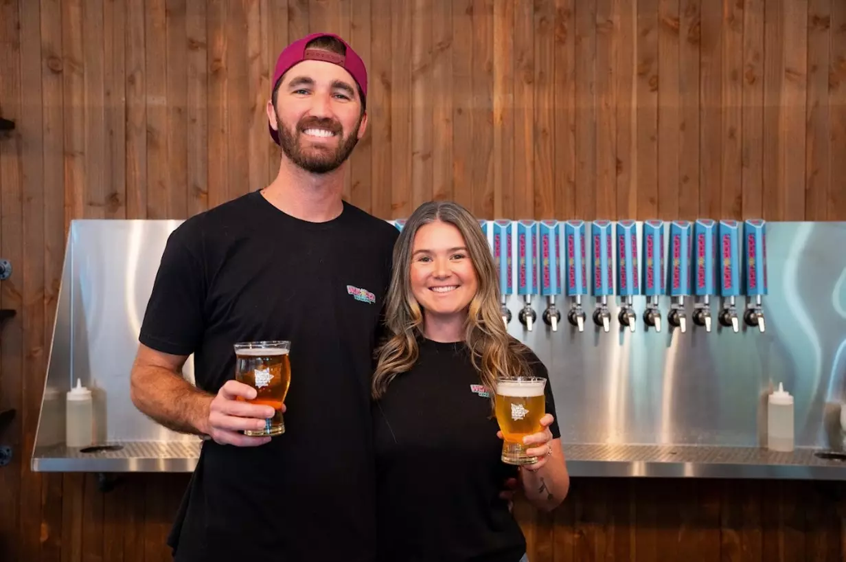 Beer Flight, 1,2 or 4 Pints, 1,2 or 4 Crowlers to Go for 2 or 4 People
