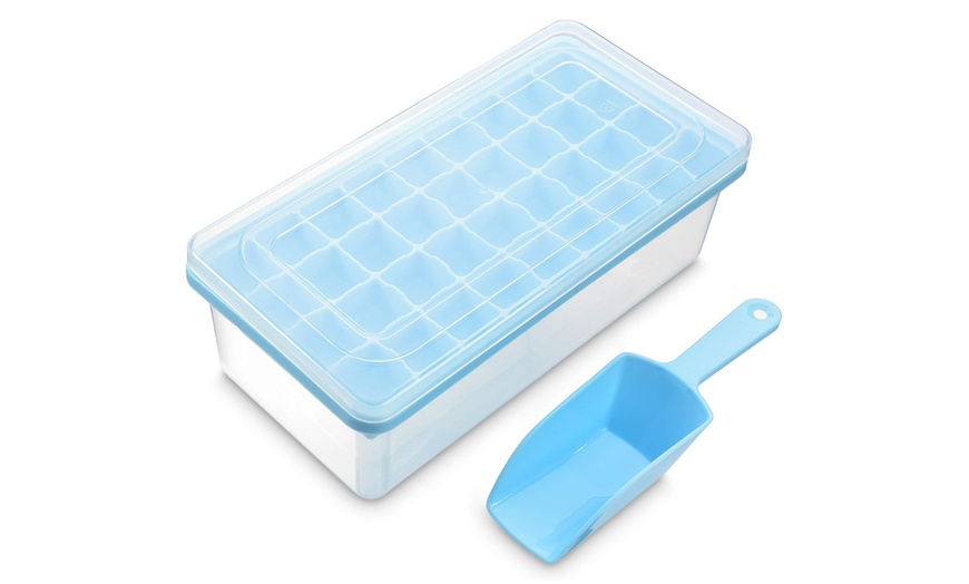 Image 2: Four-in-One Stackable Ice Cube Tray with Cover and Scoop