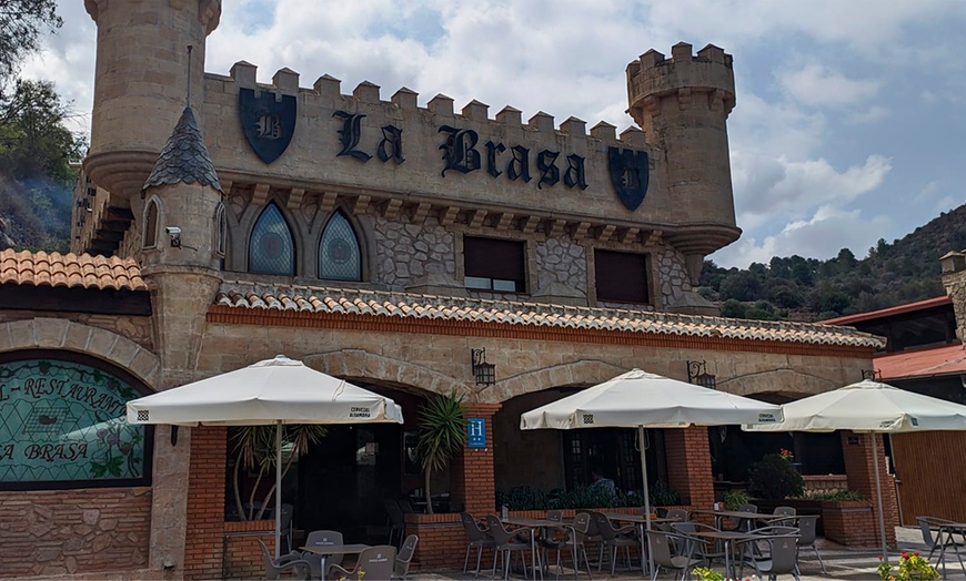 Image 9: Menú de cochinillo para 2 o 4 personas en La Brasa Restaurante