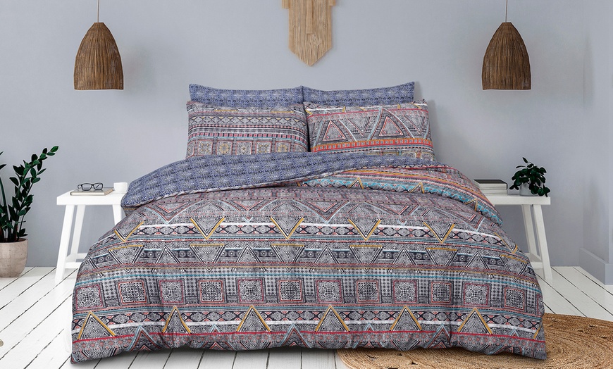 Image 7: Reversible Duvet Set