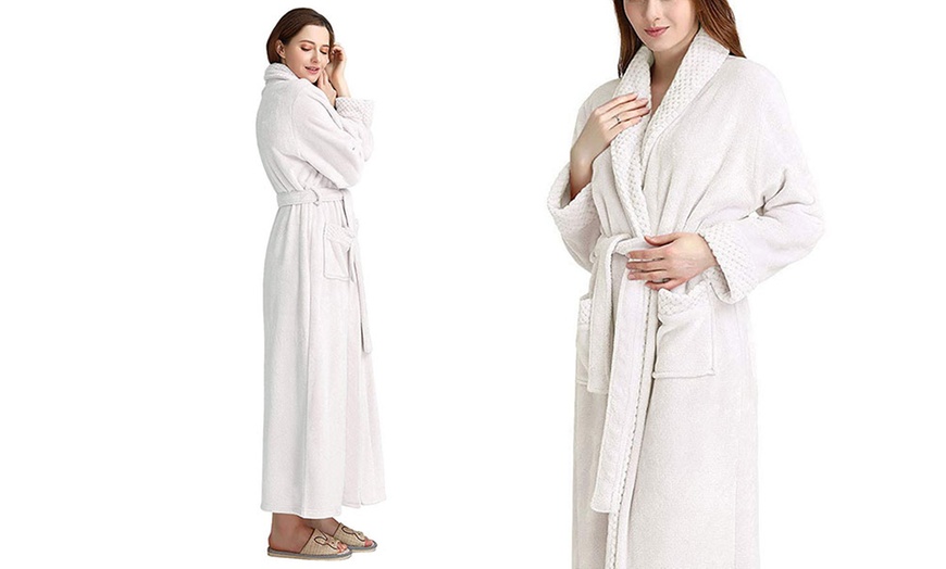 Image 6: Bath Robe