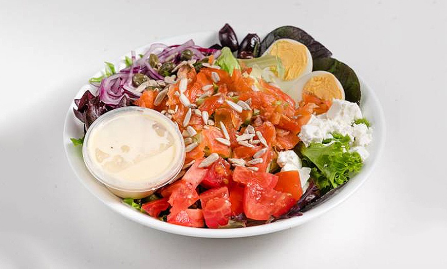 Image 5: Medium Salad with Drink