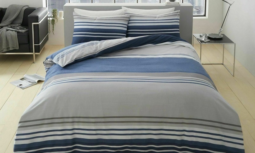 Image 3: Moxie Duvet Set