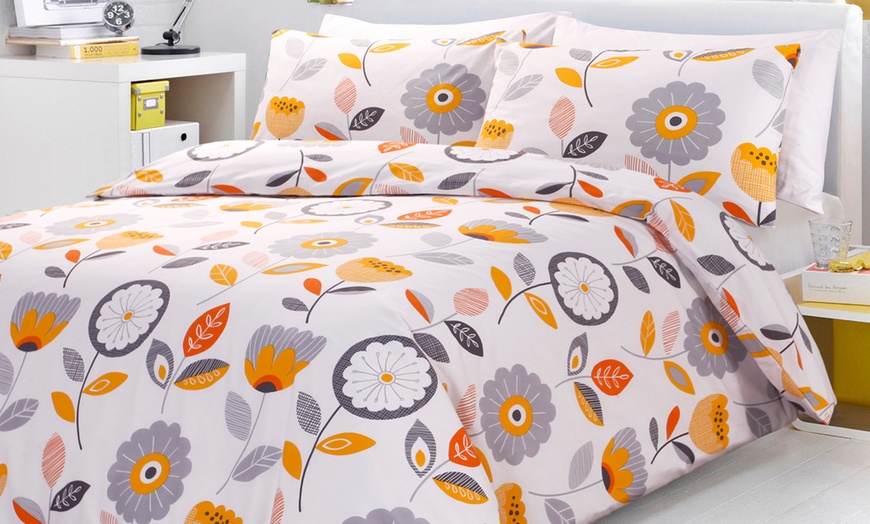 Image 13: £10 Duvet Sets