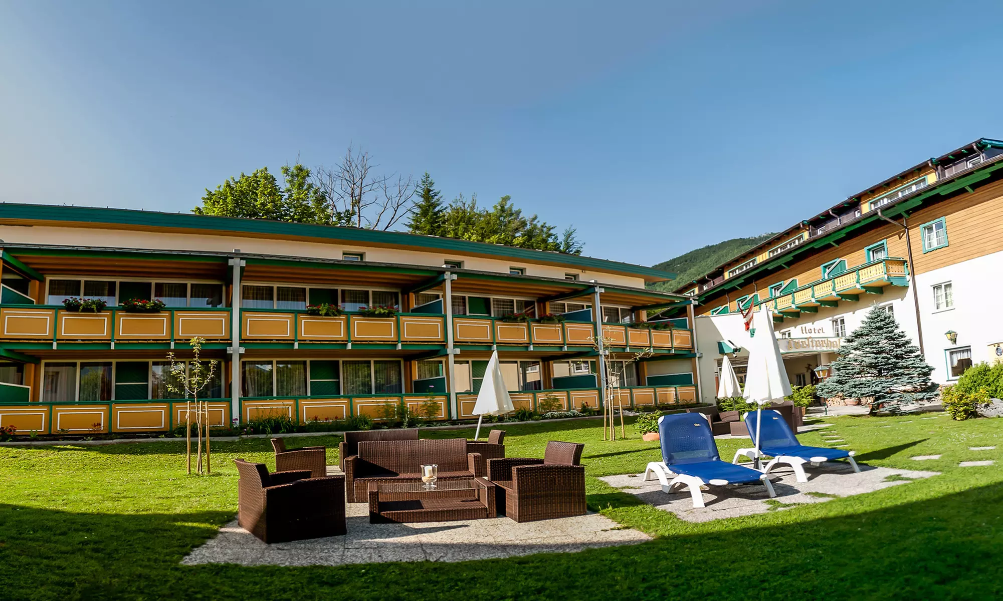 Wolfgangsee: 3-5 Tage für Zwei mit Halbpension, Massage-Gutschein und Wellness im 4* Hotel Försterhof ab 199 € - Primary Image