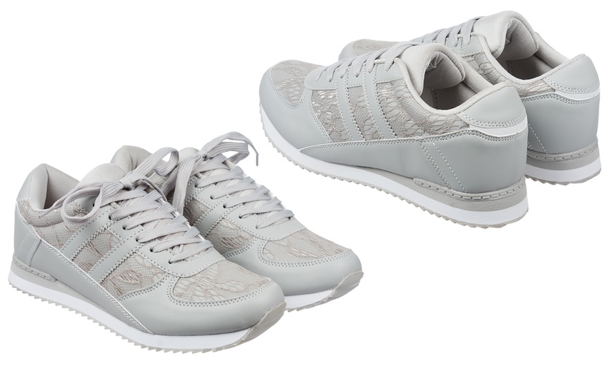 Image 12: Women's Memory-Foam Trainers