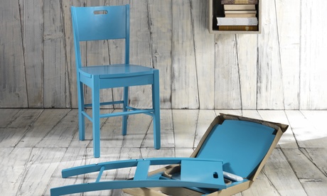 Sedie o sgabelli di legno disponibili in 4 modelli e 5 colori