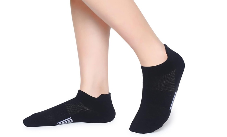 Image 5: One or Five Pairs of Cushioned Ankle length Socks