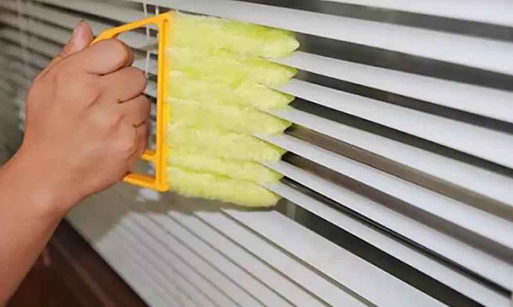 Blind and Shutter Cleaner Brush - Primary Image