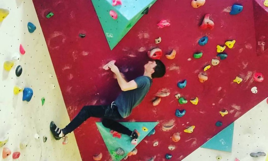 Image 4: Adult Taster Climbing Session