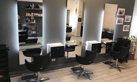 Shampoo, taglio, piega e un trattamento a scelta al salone Nuova Immagine a Novara (sconto fino a 59%)