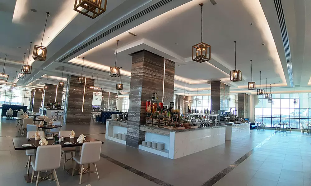 Fujairah: 5* One-Night Stay w/ Optional Breakfast and Dinner Buffet