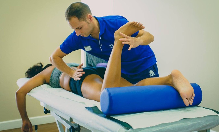 Image 3: 1, 2 o 3 sesiones de fisioterapia con diagnóstico y valoración previa
