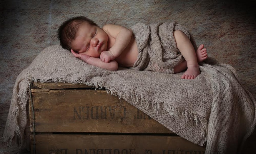 Image 4: Newborn Photoshoot with Prints