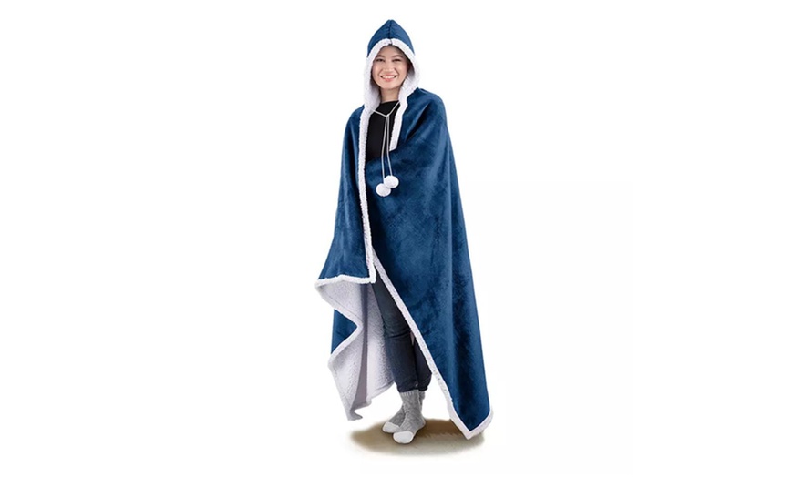 Image 6: Hooded Throw Blanket