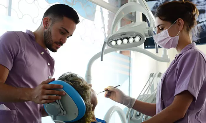 Hasta 95% de dto. en Blanqueamiento dental - Tradicional en Dentia Bucodental - Primary Image