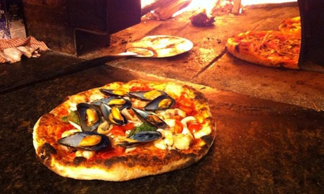 Menu con pizza a scelta, cozze o frittura di pesce per 2 o 4 persone al ristorante Pizza e Cozze (sconto 64%)