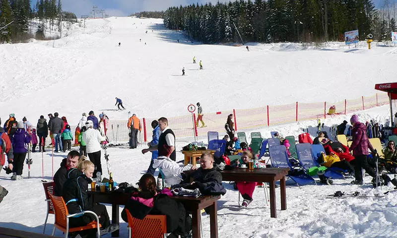 Relaks w sercu gór: karnety na stok narciarski na Słowacji