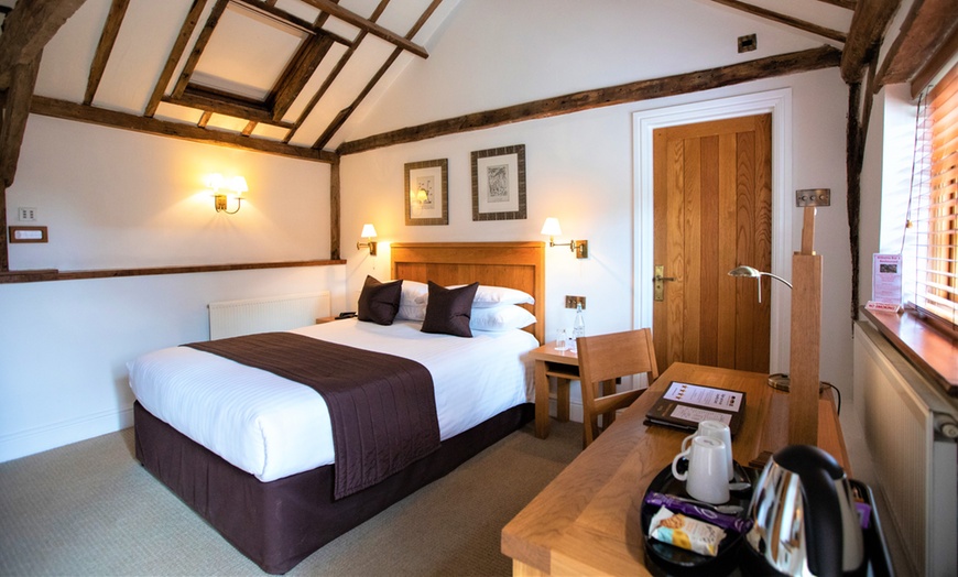 Image 2: Hertfordshire: Premium Room with Breakfast