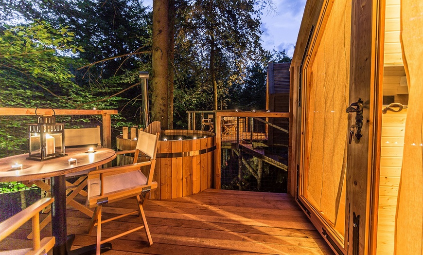 Image 2: Lago di Bled: casa sull'albero con colazione e sauna per 2