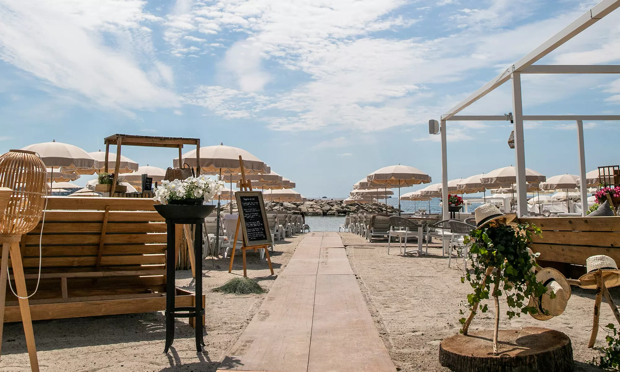 Journée plage privée à deux : détente privilégiée à Golfe-Juan