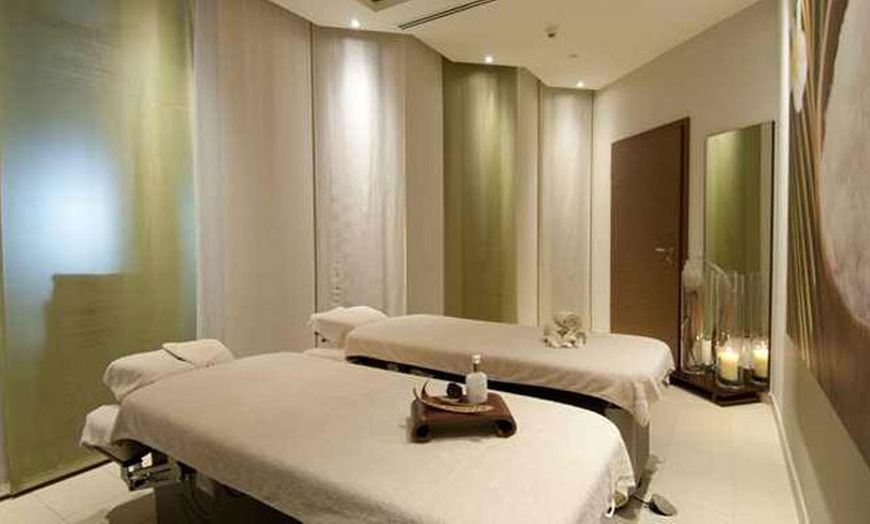 Image 14: Spa-Tageskarte u. Aromaöl-Massage