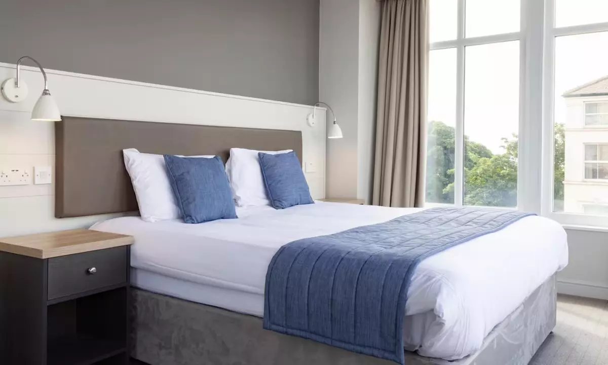 Scarborough: Seaview Double Room w/ Optional Breakfast, Dinner & More