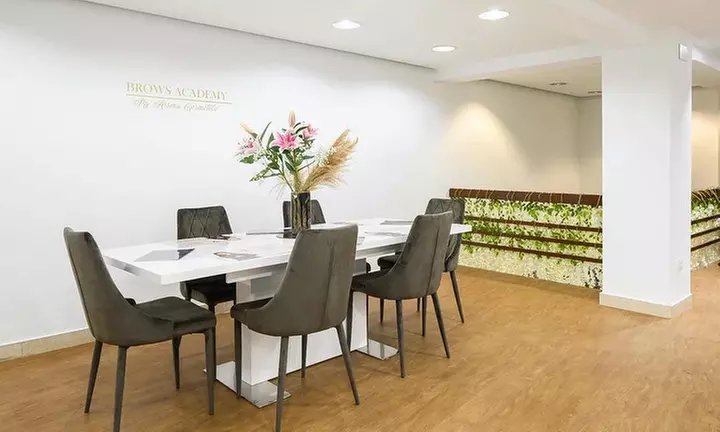 Limpieza facial con masaje kobido, con opción a peeling y dermapen