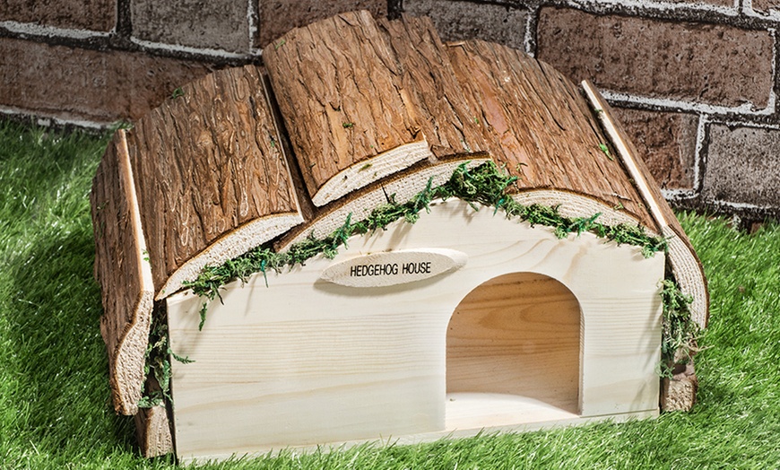 Image 3: Wooden Hedgehog House