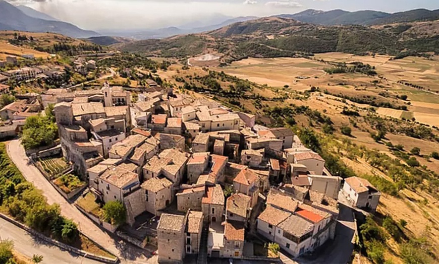 Image 1: Abruzzo: soggiorno con colazione, vinoterapia, massaggio e cena