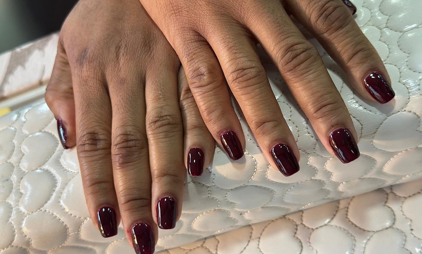 Image 1: Manicura semipermanente o puesta de uñas acrílicas o de acrigel