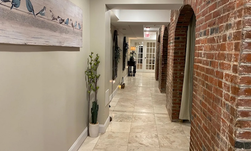 Image 5: Unwind with a 50-Min Couples Massage by a Licensed Massage Therapist