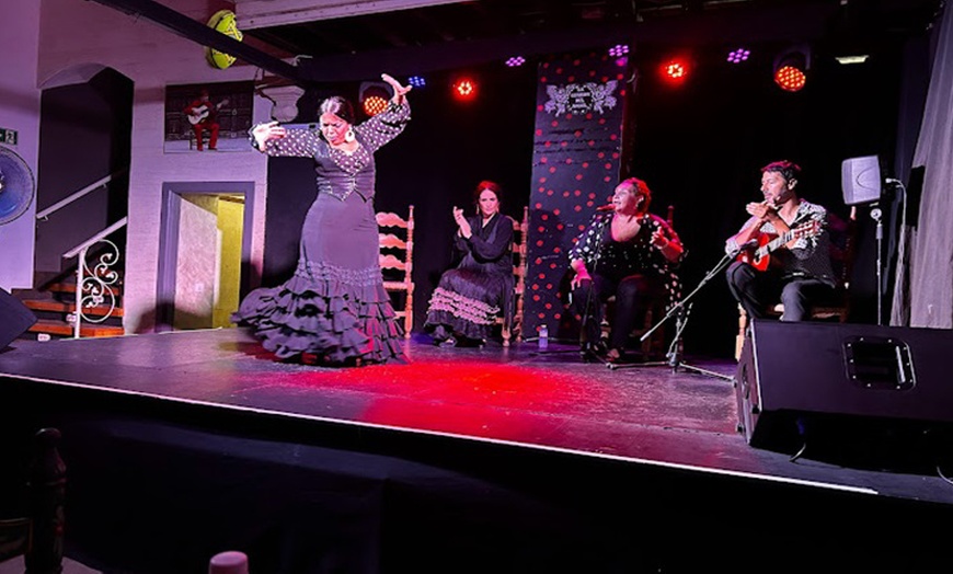 Image 3: ¡Vive la pasión del flamenco! Disfruta de un espectáculo único