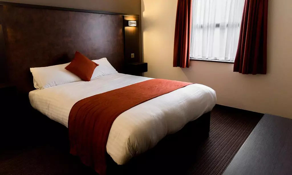 Essex, Colchester: Double Room with Breakfast