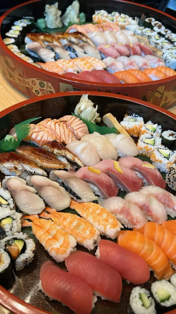 Sushi Box to go für 1-2 Personen / Sushi Partyplatte für 4 Personen