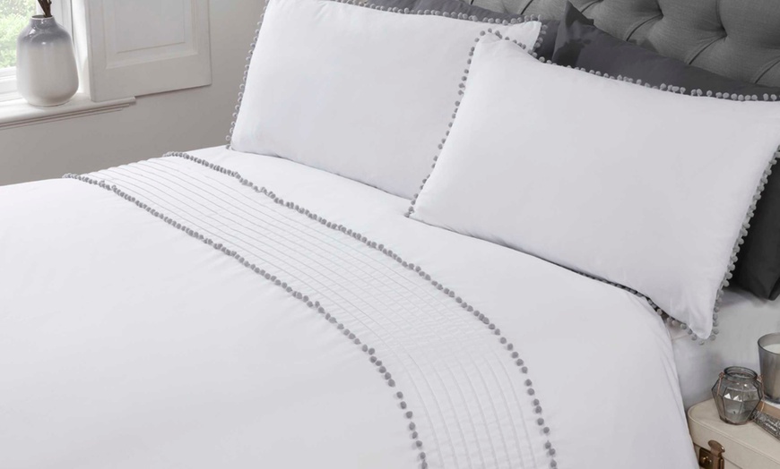 Image 1: Pom Pom Duvet Set