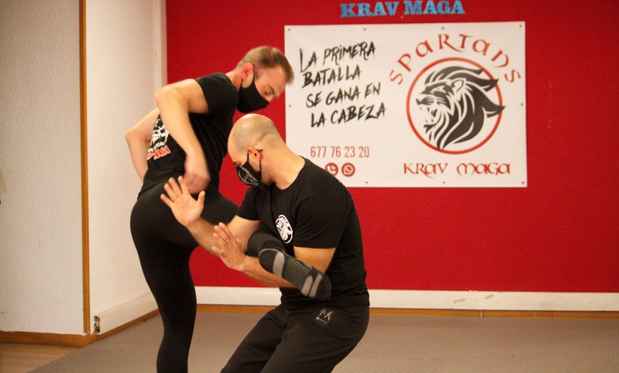 Image 1: Bono de 1, 2 o 3 meses de clases de Krav Maga con 2 sesiones semanales