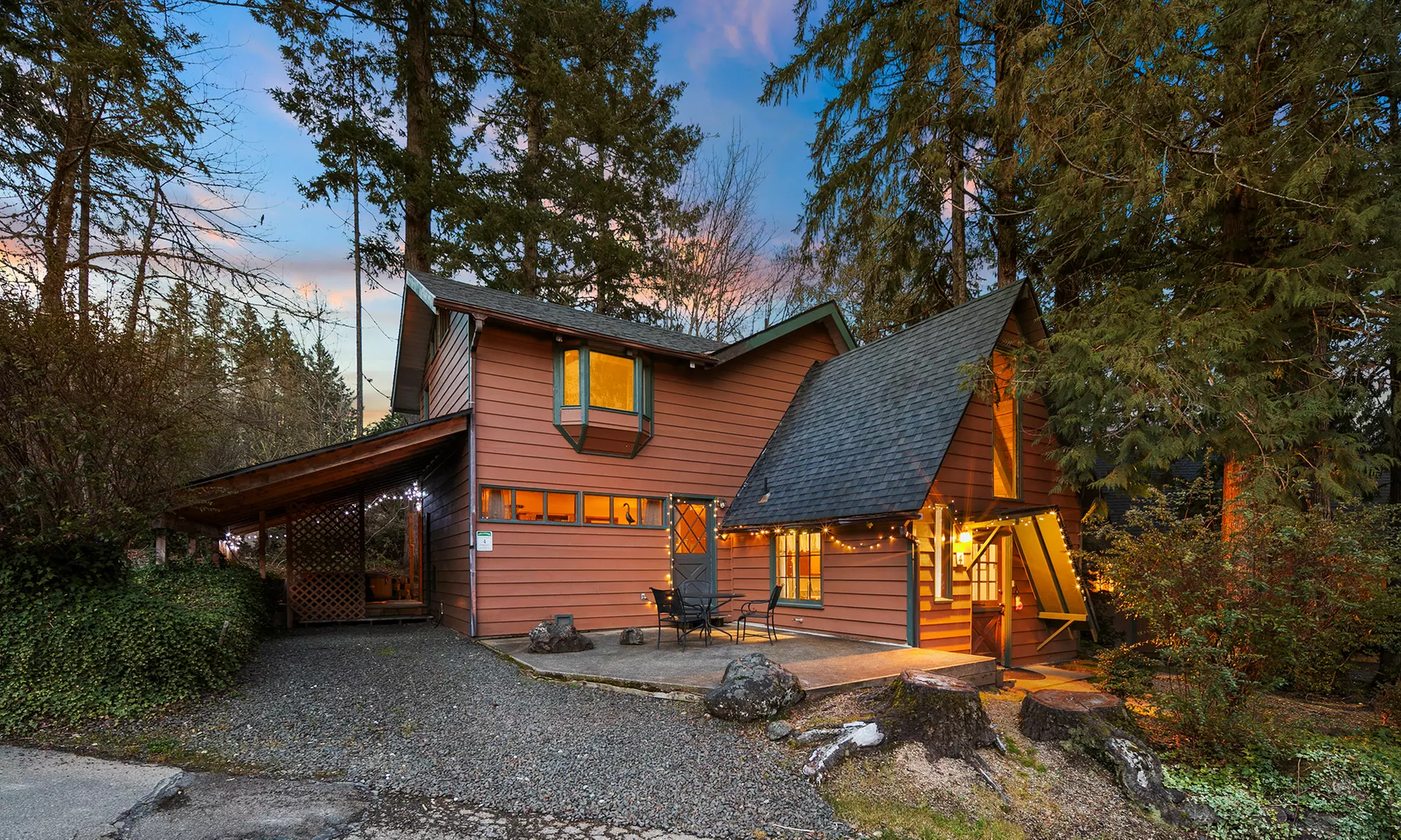 Cozy Waterfront Cottages with Private Hot Tubs on Hood Canal