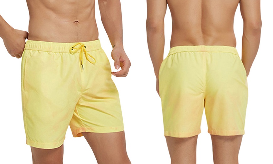 Image 7: Men's Colour Changing Swim Shorts