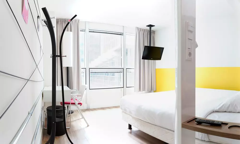 Amsterdam-Zuid: Standard or Large Double Room for 2 People