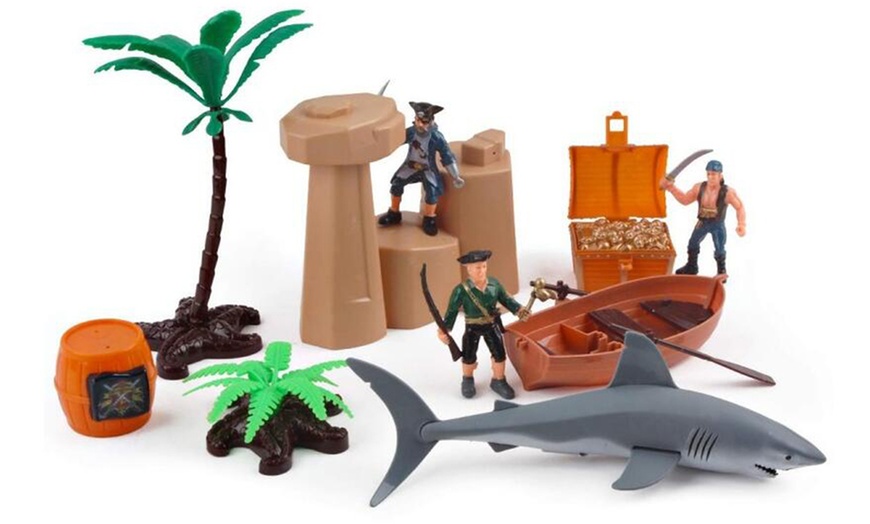 Image 4: Pirate Action Figure Playset