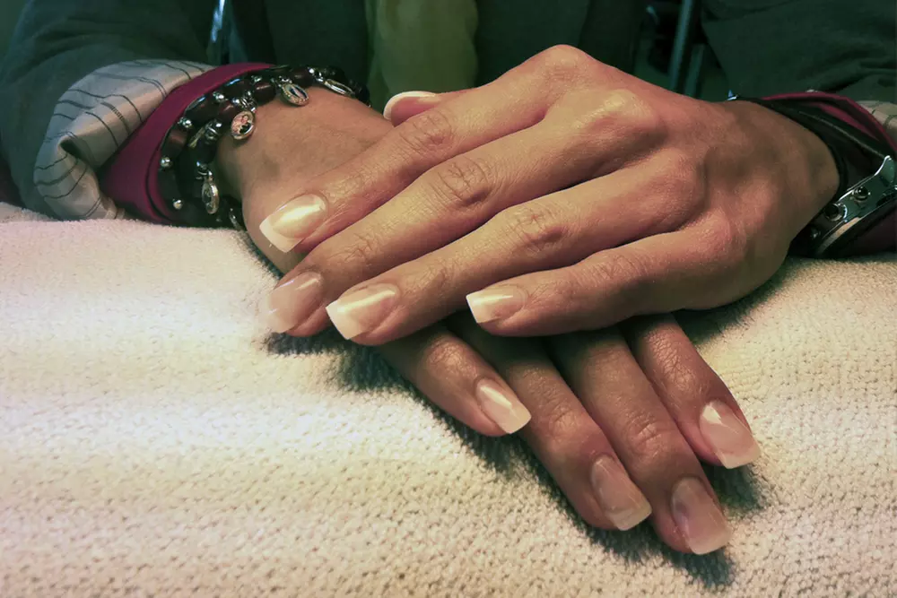 Maniküre mit Massage und Lack